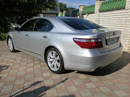 Серый Лексус ЛС, объемом двигателя 5 л и пробегом 281 тыс. км за 18999 $, фото 1 на Automoto.ua