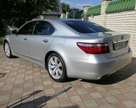 Серый Лексус ЛС, объемом двигателя 5 л и пробегом 281 тыс. км за 18999 $, фото 1 на Automoto.ua