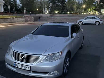 Серый Лексус ЛС, объемом двигателя 4.6 л и пробегом 190 тыс. км за 11000 $, фото 1 на Automoto.ua