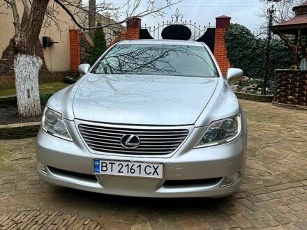 Серый Лексус ЛС, объемом двигателя 4.6 л и пробегом 241 тыс. км за 12000 $, фото 1 на Automoto.ua