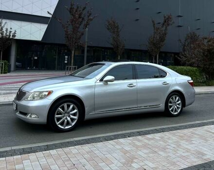 Серый Лексус ЛС, объемом двигателя 4.6 л и пробегом 220 тыс. км за 11000 $, фото 1 на Automoto.ua