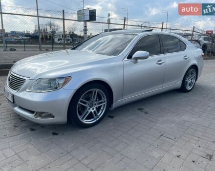 Серый Лексус ЛС, объемом двигателя 4.61 л и пробегом 200 тыс. км за 12500 $, фото 1 на Automoto.ua