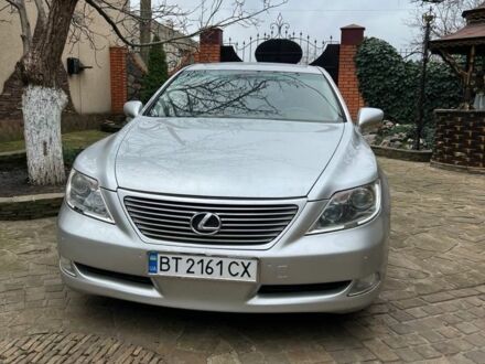 Серый Лексус ЛС, объемом двигателя 4.6 л и пробегом 241 тыс. км за 11088 $, фото 1 на Automoto.ua