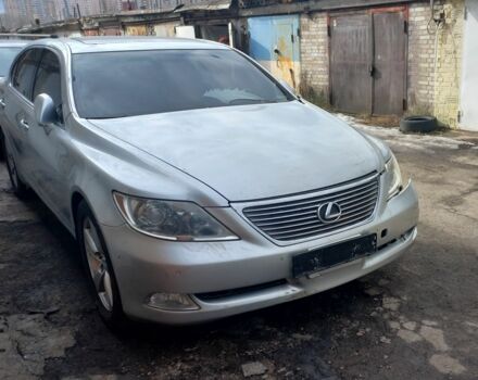 Серый Лексус ЛС, объемом двигателя 4 л и пробегом 180 тыс. км за 8500 $, фото 1 на Automoto.ua