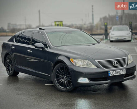 Серый Лексус ЛС, объемом двигателя 4.6 л и пробегом 323 тыс. км за 10400 $, фото 1 на Automoto.ua