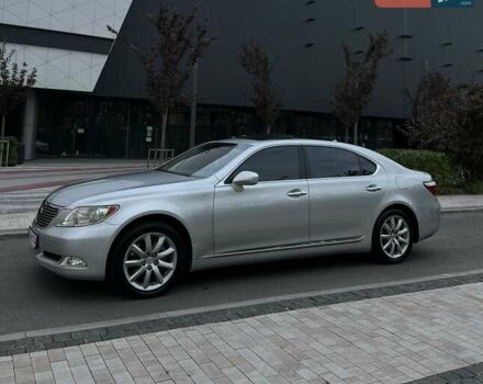 Серый Лексус ЛС, объемом двигателя 4.61 л и пробегом 220 тыс. км за 11500 $, фото 1 на Automoto.ua