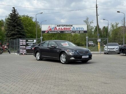 Лексус ЛС 2009 в Кривом Роге на Automoto.ua Серый Лексус ЛС, объемом двигателя 5 л и пробегом 243 тыс. км за 13400 $, фото 1 на Automoto.ua
