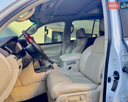 Білий Лексус ЛХ, об'ємом двигуна 5.66 л та пробігом 195 тис. км за 26500 $, фото 11 на Automoto.ua