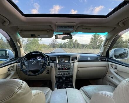 Белый Лексус ЛХ, объемом двигателя 0 л и пробегом 300 тыс. км за 17400 $, фото 4 на Automoto.ua