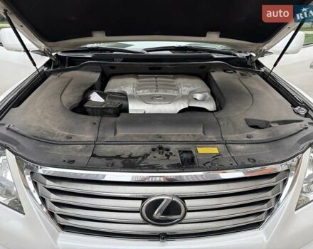 Белый Лексус ЛХ, объемом двигателя 5.66 л и пробегом 206 тыс. км за 25555 $, фото 29 на Automoto.ua