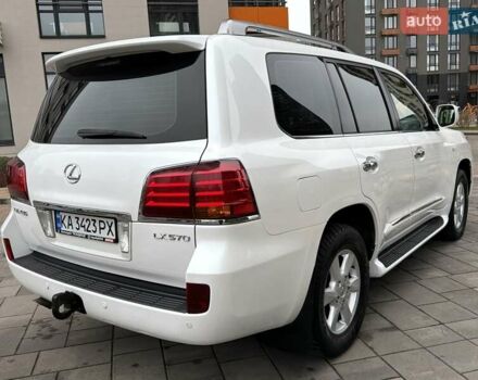 Белый Лексус ЛХ, объемом двигателя 5.66 л и пробегом 206 тыс. км за 25555 $, фото 7 на Automoto.ua