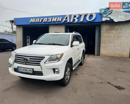Белый Лексус ЛХ, объемом двигателя 5.66 л и пробегом 348 тыс. км за 16000 $, фото 2 на Automoto.ua
