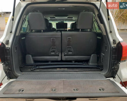 Белый Лексус ЛХ, объемом двигателя 5.66 л и пробегом 348 тыс. км за 16000 $, фото 8 на Automoto.ua