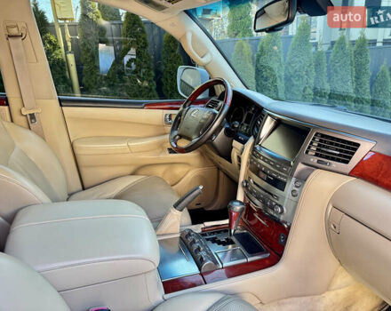 Білий Лексус ЛХ, об'ємом двигуна 5.66 л та пробігом 195 тис. км за 26500 $, фото 13 на Automoto.ua