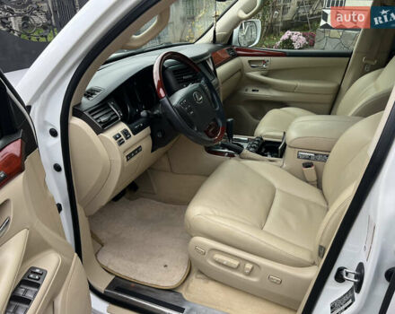 Белый Лексус ЛХ, объемом двигателя 5.66 л и пробегом 157 тыс. км за 29500 $, фото 18 на Automoto.ua