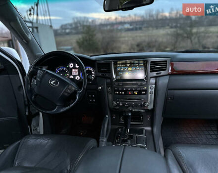 Белый Лексус ЛХ, объемом двигателя 5.7 л и пробегом 307 тыс. км за 20950 $, фото 12 на Automoto.ua