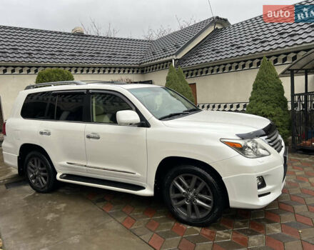 Белый Лексус ЛХ, объемом двигателя 5.66 л и пробегом 157 тыс. км за 29500 $, фото 14 на Automoto.ua