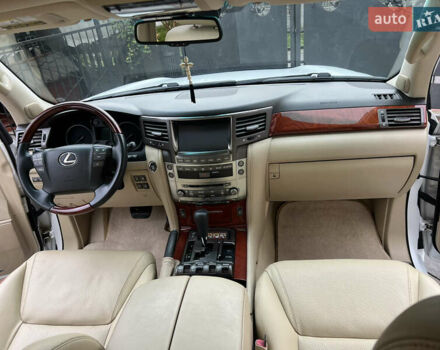 Белый Лексус ЛХ, объемом двигателя 5.66 л и пробегом 157 тыс. км за 29500 $, фото 60 на Automoto.ua