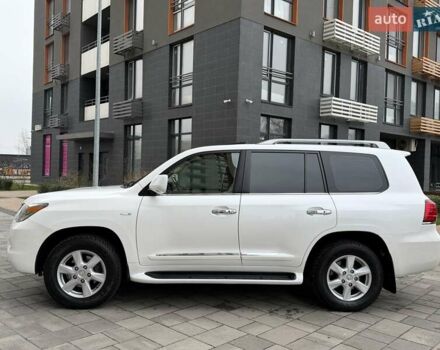 Белый Лексус ЛХ, объемом двигателя 5.66 л и пробегом 206 тыс. км за 25555 $, фото 10 на Automoto.ua