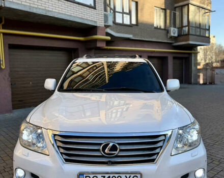 Белый Лексус ЛХ, объемом двигателя 5.66 л и пробегом 299 тыс. км за 22900 $, фото 3 на Automoto.ua