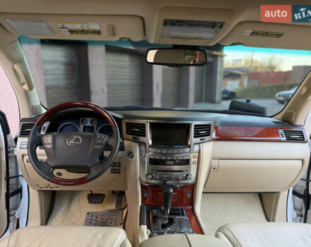 Белый Лексус ЛХ, объемом двигателя 5.66 л и пробегом 299 тыс. км за 22900 $, фото 34 на Automoto.ua