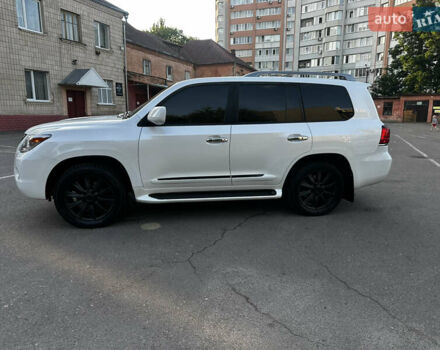 Белый Лексус ЛХ, объемом двигателя 5.66 л и пробегом 270 тыс. км за 23900 $, фото 5 на Automoto.ua
