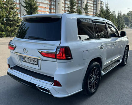 Белый Лексус ЛХ, объемом двигателя 5.66 л и пробегом 270 тыс. км за 33777 $, фото 4 на Automoto.ua