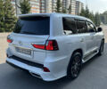 Белый Лексус ЛХ, объемом двигателя 5.66 л и пробегом 270 тыс. км за 33777 $, фото 4 на Automoto.ua