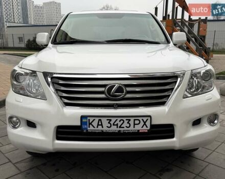 Белый Лексус ЛХ, объемом двигателя 5.66 л и пробегом 206 тыс. км за 25555 $, фото 4 на Automoto.ua