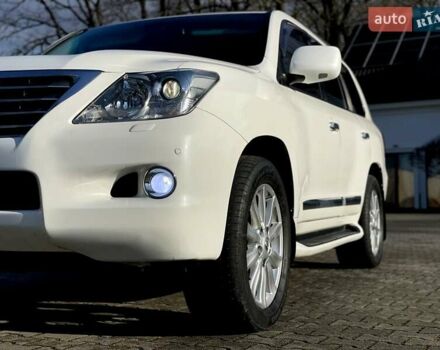 Білий Лексус ЛХ, об'ємом двигуна 5.66 л та пробігом 318 тис. км за 23500 $, фото 4 на Automoto.ua