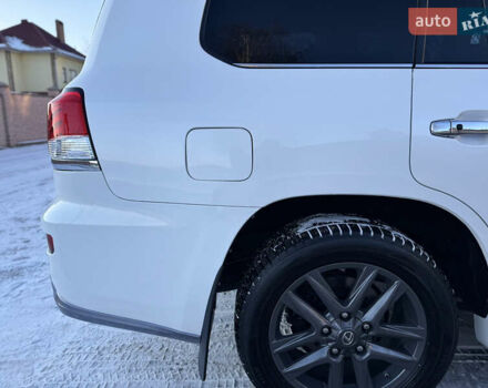 Білий Лексус ЛХ, об'ємом двигуна 5.7 л та пробігом 157 тис. км за 30900 $, фото 31 на Automoto.ua