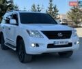 Белый Лексус ЛХ, объемом двигателя 5.66 л и пробегом 284 тыс. км за 23500 $, фото 1 на Automoto.ua