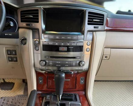 Белый Лексус ЛХ, объемом двигателя 5.66 л и пробегом 299 тыс. км за 22900 $, фото 35 на Automoto.ua