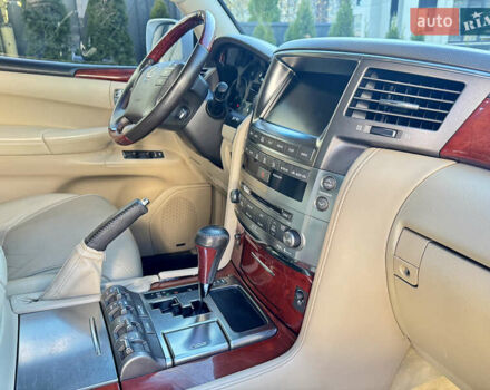 Білий Лексус ЛХ, об'ємом двигуна 5.66 л та пробігом 195 тис. км за 26500 $, фото 14 на Automoto.ua