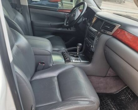 Білий Лексус ЛХ, об'ємом двигуна 5.7 л та пробігом 300 тис. км за 20000 $, фото 4 на Automoto.ua