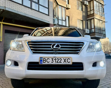 Белый Лексус ЛХ, объемом двигателя 5.66 л и пробегом 299 тыс. км за 22900 $, фото 4 на Automoto.ua