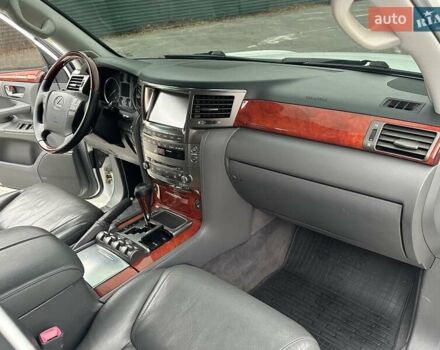 Белый Лексус ЛХ, объемом двигателя 5.66 л и пробегом 186 тыс. км за 24900 $, фото 42 на Automoto.ua