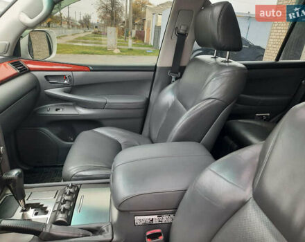 Белый Лексус ЛХ, объемом двигателя 5.66 л и пробегом 348 тыс. км за 16000 $, фото 12 на Automoto.ua