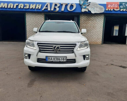 Белый Лексус ЛХ, объемом двигателя 5.66 л и пробегом 348 тыс. км за 16000 $, фото 1 на Automoto.ua