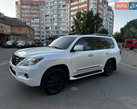 Белый Лексус ЛХ, объемом двигателя 5.66 л и пробегом 270 тыс. км за 23900 $, фото 4 на Automoto.ua