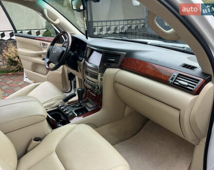 Белый Лексус ЛХ, объемом двигателя 5.66 л и пробегом 157 тыс. км за 29500 $, фото 50 на Automoto.ua