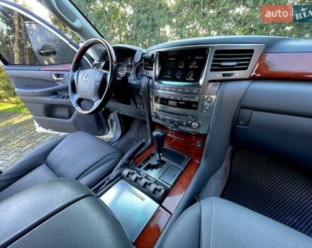 Білий Лексус ЛХ, об'ємом двигуна 5.66 л та пробігом 318 тис. км за 23500 $, фото 46 на Automoto.ua