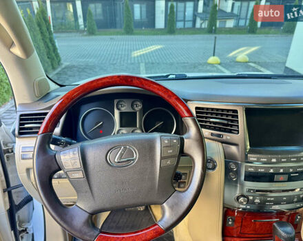 Білий Лексус ЛХ, об'ємом двигуна 5.66 л та пробігом 195 тис. км за 26500 $, фото 9 на Automoto.ua