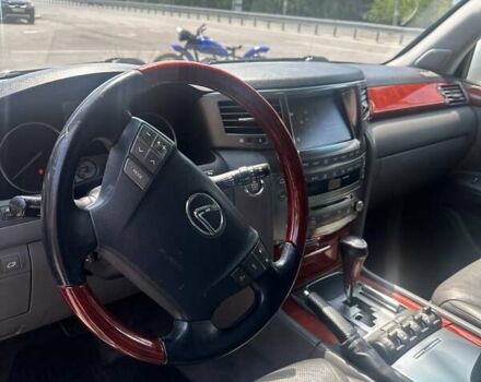 Лексус ЛХ 2008 в Днепре (Днепропетровске) на Automoto.ua Белый Лексус ЛХ, объемом двигателя 5.69 л и пробегом 260 тыс. км за 26000 $, фото 11 на Automoto.ua