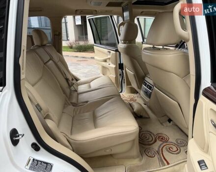 Белый Лексус ЛХ, объемом двигателя 5.66 л и пробегом 206 тыс. км за 25555 $, фото 19 на Automoto.ua