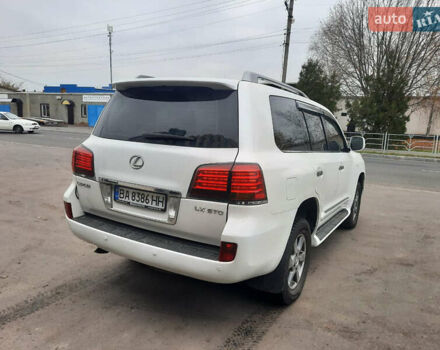 Белый Лексус ЛХ, объемом двигателя 5.66 л и пробегом 348 тыс. км за 16000 $, фото 6 на Automoto.ua