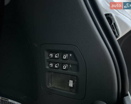 Белый Лексус ЛХ, объемом двигателя 5.7 л и пробегом 197 тыс. км за 25700 $, фото 54 на Automoto.ua