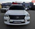 Белый Лексус ЛХ, объемом двигателя 5.66 л и пробегом 309 тыс. км за 20600 $, фото 1 на Automoto.ua