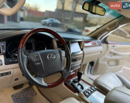 Белый Лексус ЛХ, объемом двигателя 5.66 л и пробегом 299 тыс. км за 22900 $, фото 30 на Automoto.ua