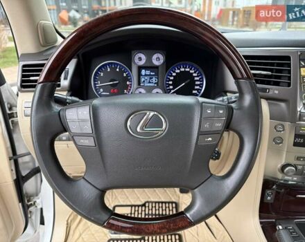 Белый Лексус ЛХ, объемом двигателя 5.66 л и пробегом 206 тыс. км за 25555 $, фото 24 на Automoto.ua